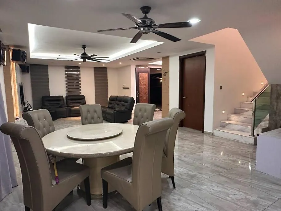 Near Ksl Bungalow Near Midvalley Bbq Karaoke Wifi 300Mbps Johor Bahru 0*,  Ma­lay­sia